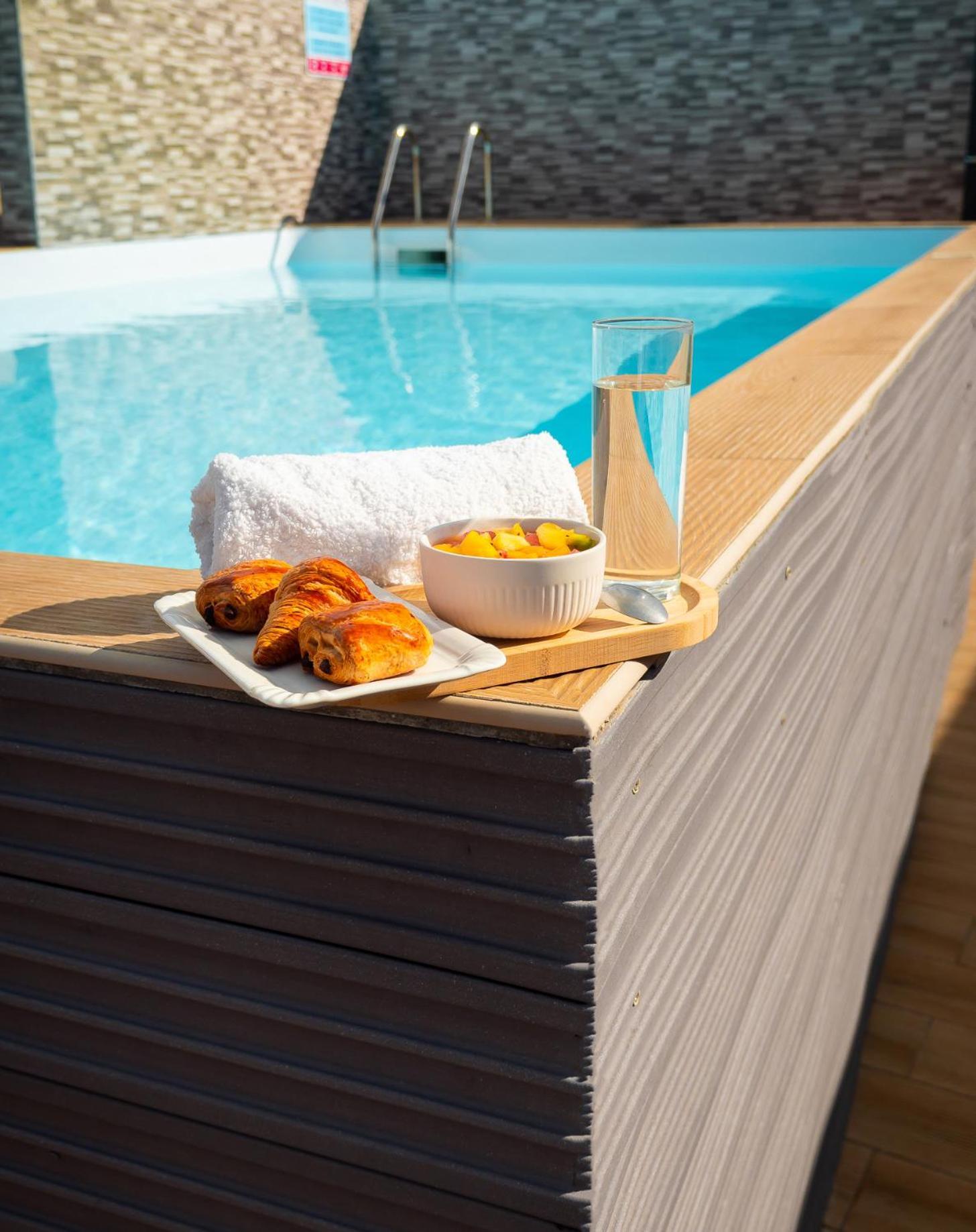 Evasion En Plein Coeur De La Ville Studio Jacuzzis Sauna Et Piscine Au Centre De Port-Louis Dış mekan fotoğraf